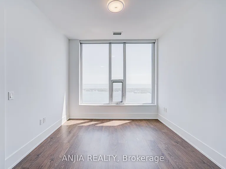 10 York St #5608 — Photo 25