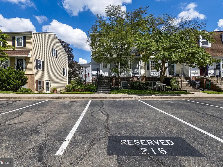 124 Barnsfield Ct #216 — Photo 2