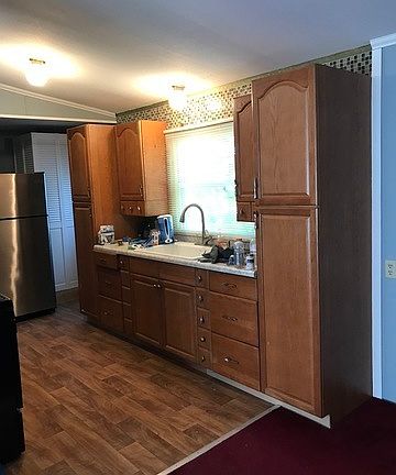 3rd image of 2122 Poplar Ln