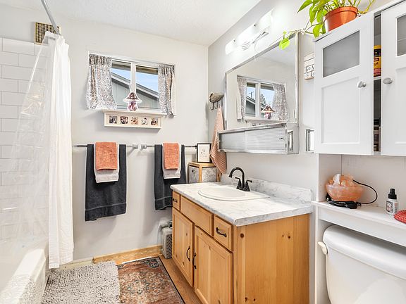 3rd image of 1540 NE Bear Creek Rd