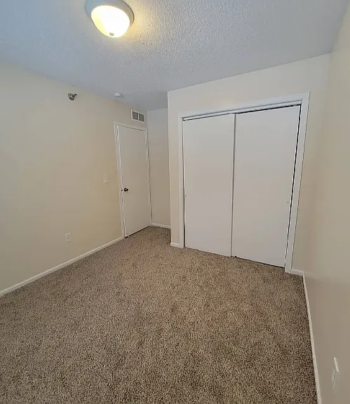 395 Van Dyke St — Photo 2