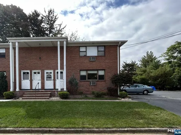 12C Colonial Dr, Little Falls, NJ 07424