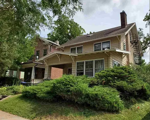 613 E College St Photo 1