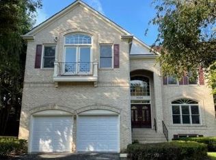 9304 Wildoak Dr, Bethesda, MD 20814