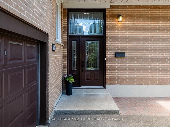 3rd image of 139 Holcolm Rd