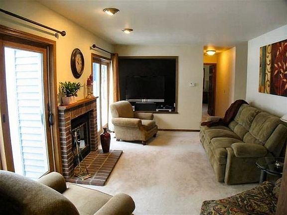 3rd image of 1005 Aspen Pl