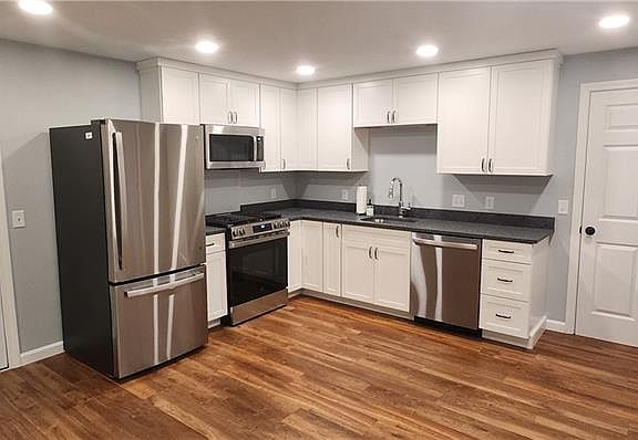 4th image of 91 Danielson Pike