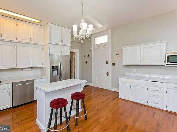 4th image of 303 Fairmont Ave