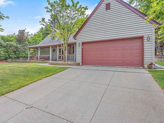 4th image of 715 Hawthorn Dr