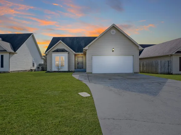 522 Oakmont Dr, Clarksville, TN 37042