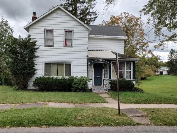 45 Grove St, Corry, PA 16407