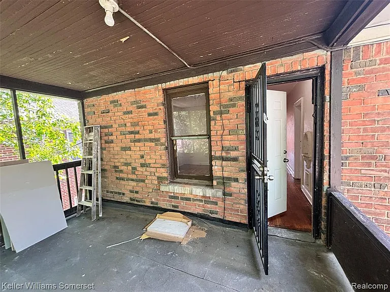 17606 Roselawn St — Photo 13