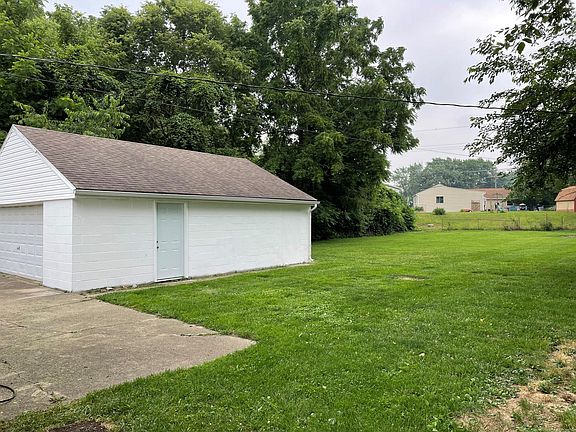 2nd image of 1819 Drake Dr