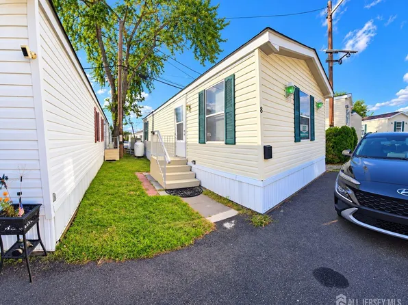 8 3rd St, Avenel, NJ 07001