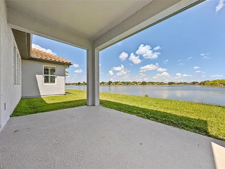 2038 Grove Dr — Photo 27