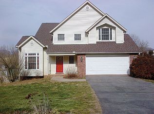 166 Canaan Dr, Candler, NC 28715