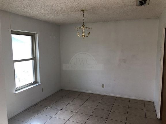4th image of 2911 Willowbend Dr
