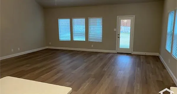 5 bed, 3060 sqft, $3,500 — Photo 3
