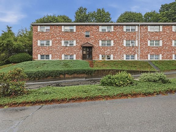 2nd image of 10 Robin Dr #D1