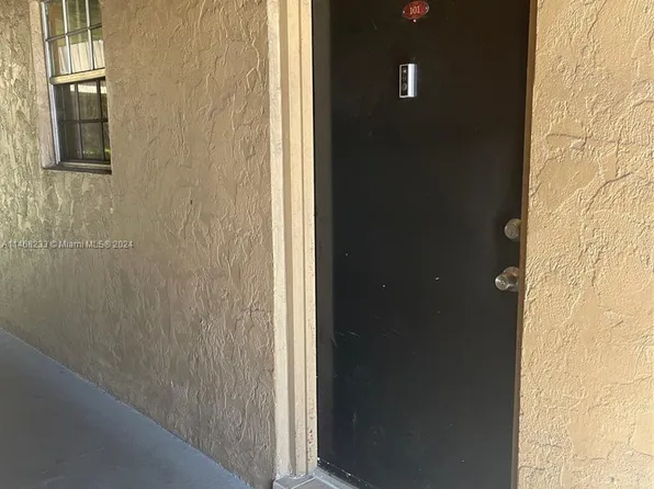 6575 W 4th Ave APT 101, Hialeah, FL 33012
