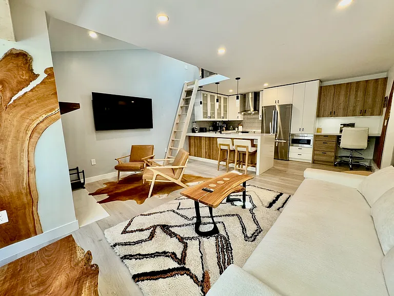 910 W Hallam St #9 — Photo 4