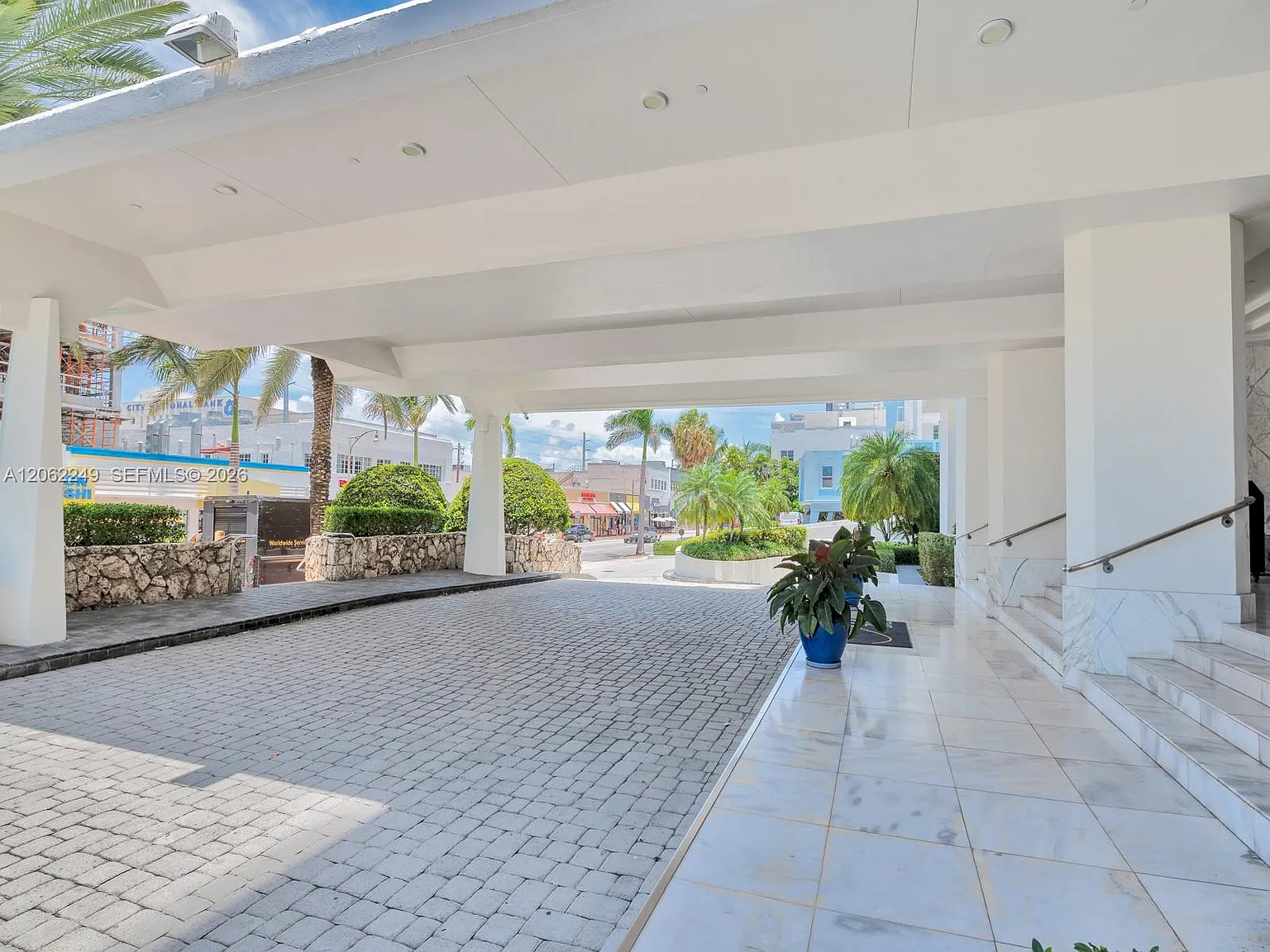 The Collins Condo — Photo 4