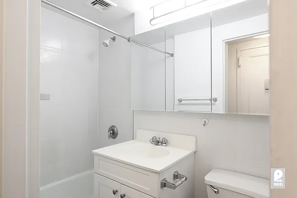 Rented by REZI | media 13