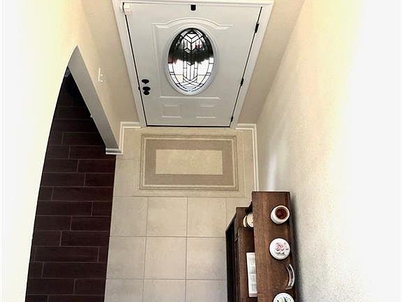 3rd image of 704 Cristal Dr