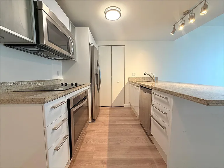 185 SW 7th St #2510 — Photo 2