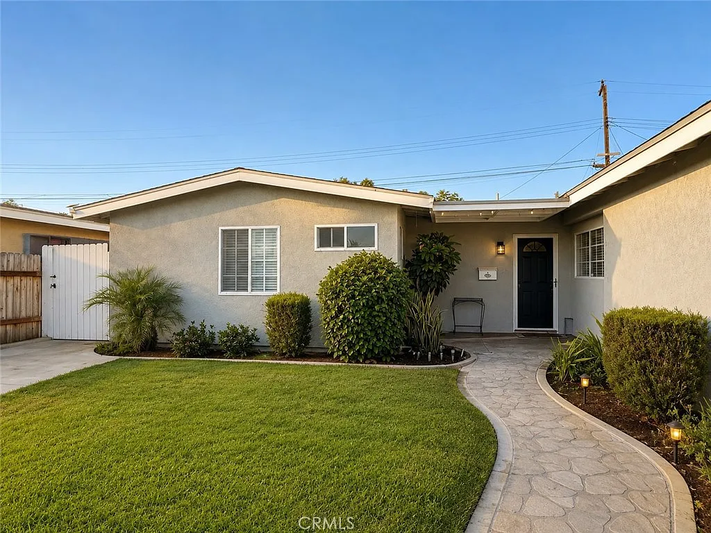 3 bed, 1446 sqft, $3,600 — Photo 2