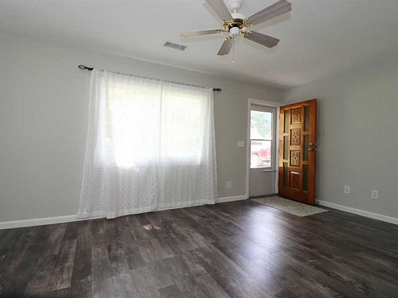 4th image of 8142 Hollybrook Ct