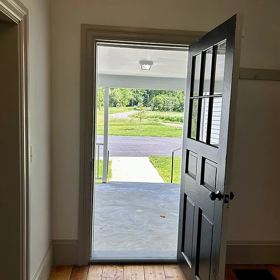 831 Lexington Rd — Photo 10