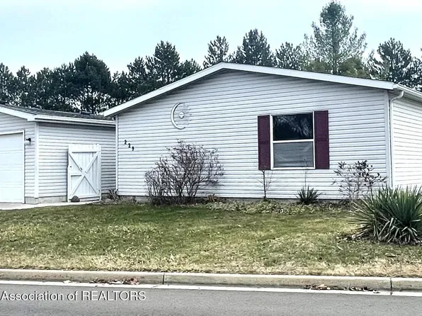 229 Cadgewith Blvd E, Lansing, MI 48906