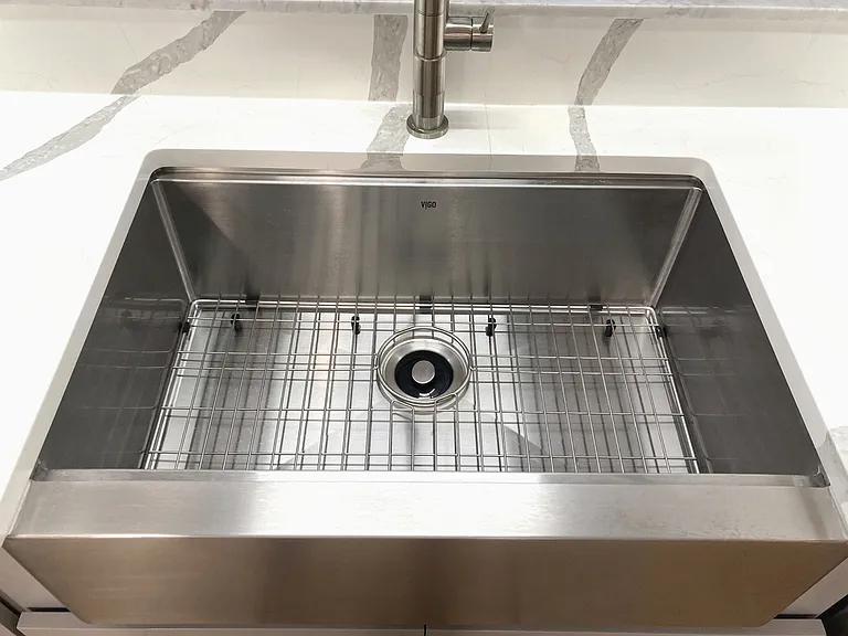 Farmhouse sink