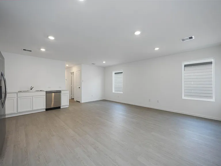 385 Lucia Way — Photo 4
