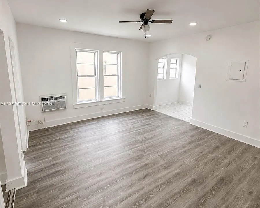 1319 Meridian Ave #204