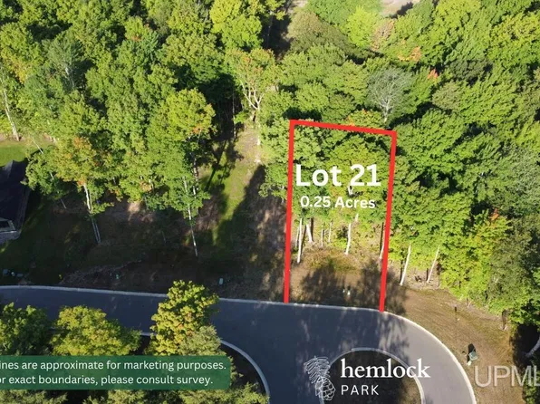 3421 Nuthatch Ln, Marquette, MI 49855