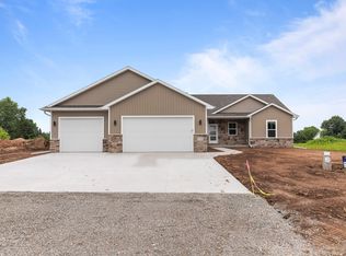 N1942 Morning Glory Ln, Greenville, WI 54942