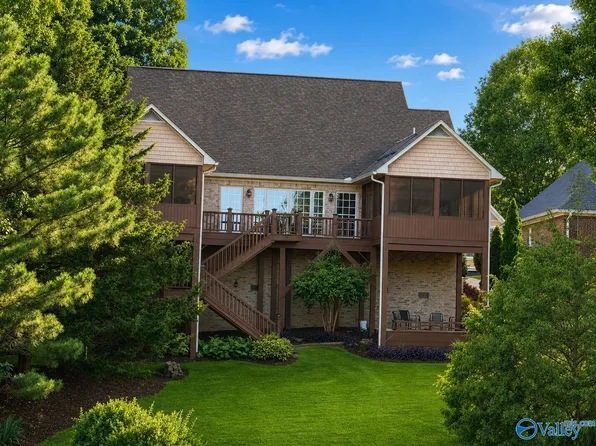 1211 River Ridge Dr, Guntersville, AL 35976