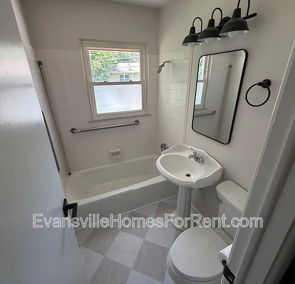 1309 Alvord Ln — Photo 14