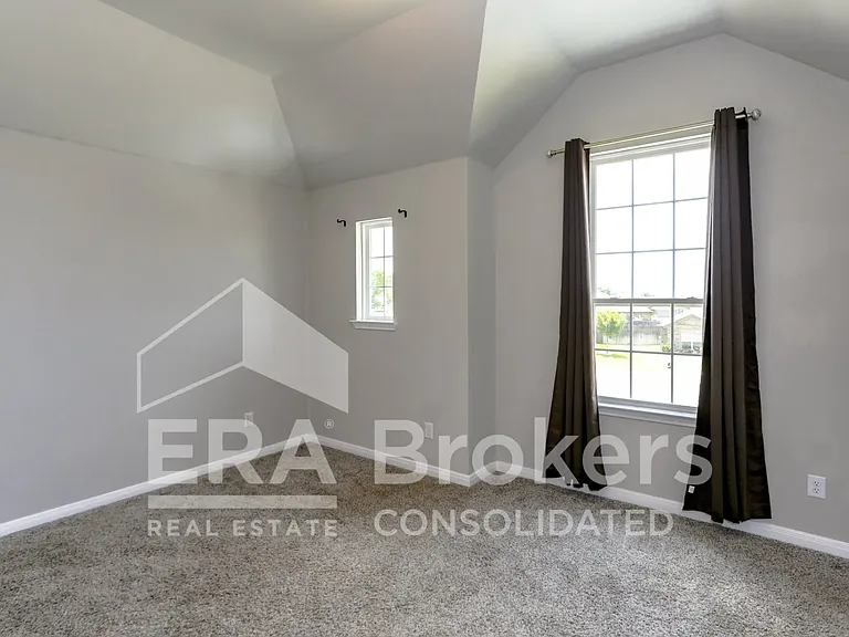 909 Clanton Cv — Photo 13