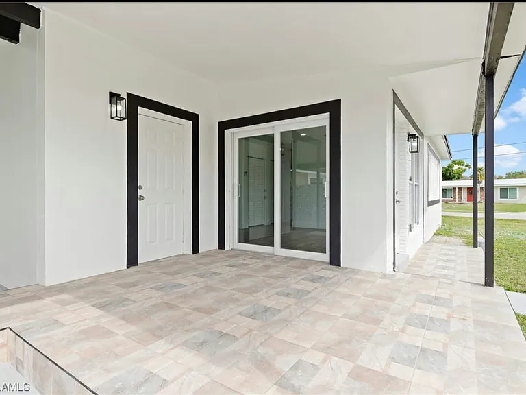 22258 Beverly Ave — Photo 8