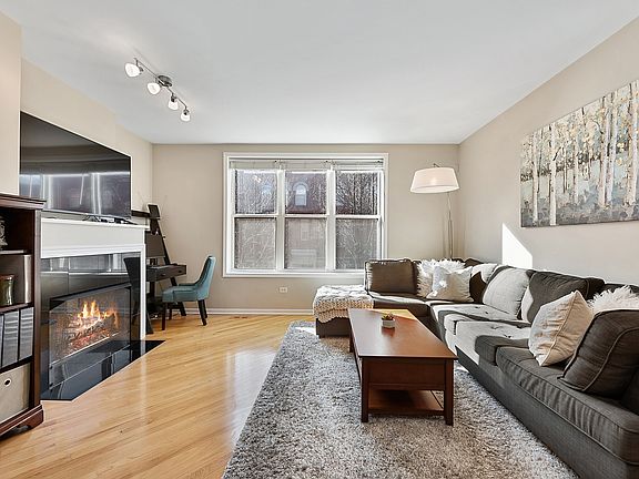 2nd image of 4636 N Greenview Ave