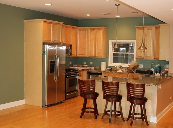 3rd image of 4736 N Lincoln Ave APT 2N