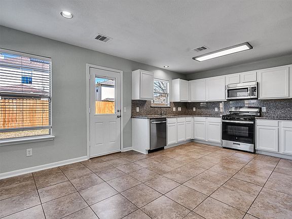 5th image of 3022 Rustling Chestnut St