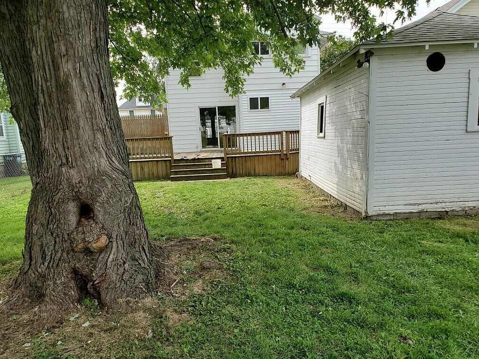2nd image of 524 Mary St