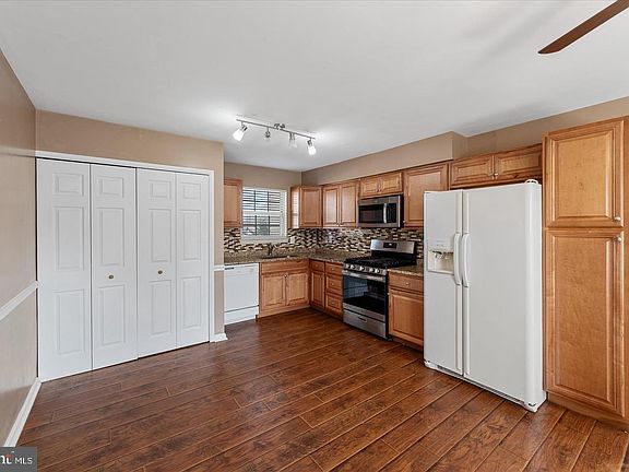 4th image of 14367 Springbrook Ct