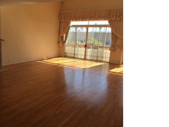 5th image of 923 Euclid St APT 301