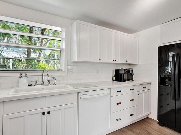 5th image of 1520 SE 1st Street