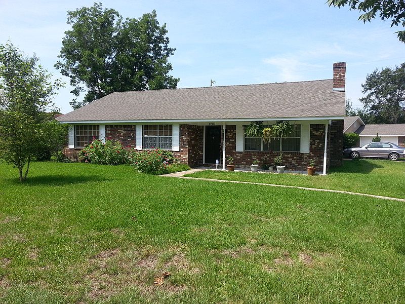 1st image of 1201 Wisteria Ln